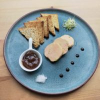Foie gras au Monbazillac cuit à basse température, chutney de figues, toast