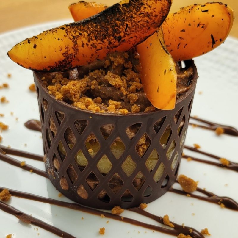 Croquant mousse chocolat, abricot rôti thym et spéculoos