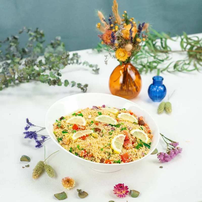 Salade de taboulé à la menthe et légumes à partager