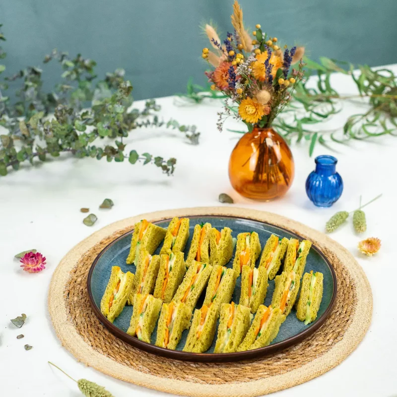 Plateau de 20 club-sandwich pesto, crudités, fromage blanc au curry (végé)