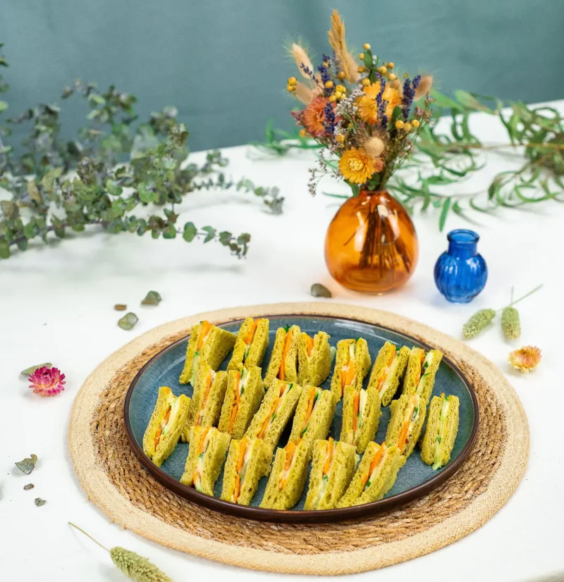 Plateau de 20 club-sandwich pesto, crudités, fromage blanc au curry (végé)
