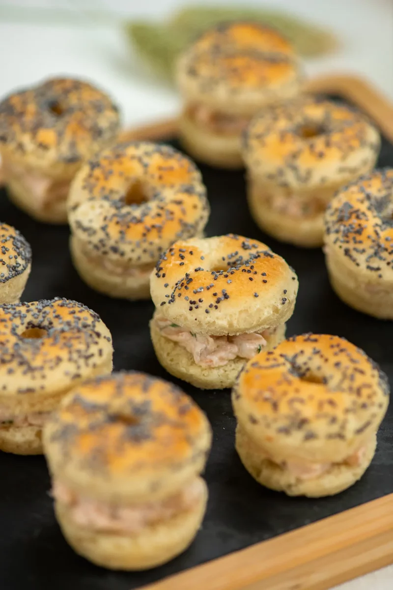 Plateau de 20 bagels au saumon fumé et crème citron / aneth – Image 3
