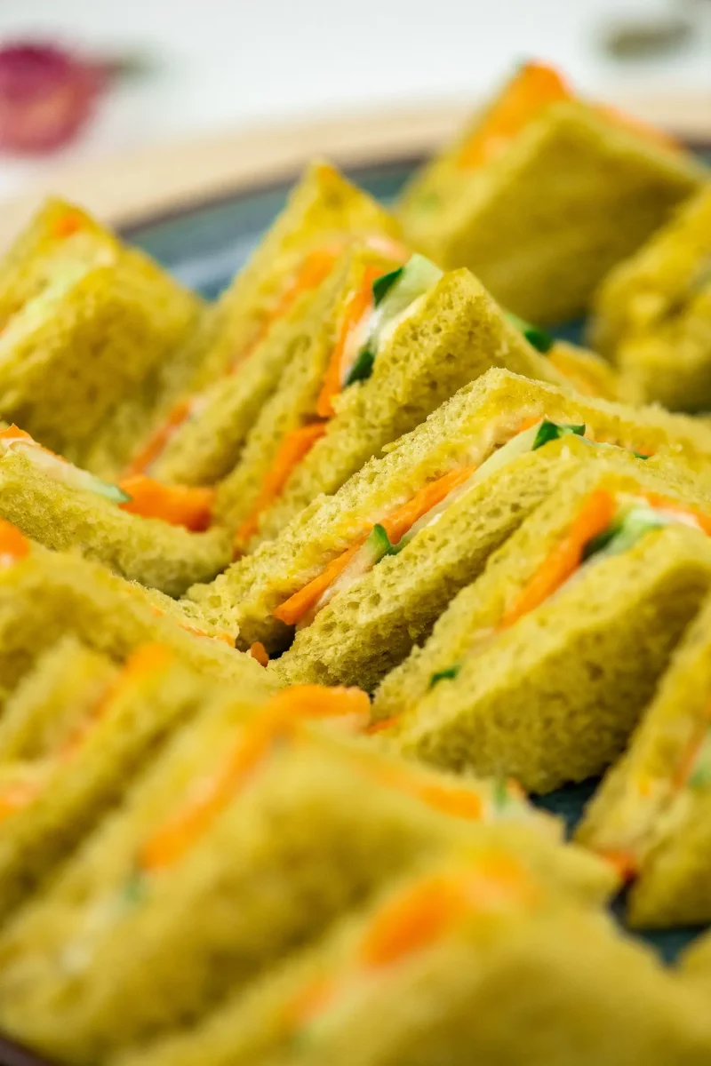 Plateau de 20 club-sandwich pesto, crudités, fromage blanc au curry (végé) – Image 4