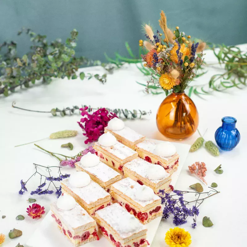 Entremet macaron, vanille framboise, noix de coco
